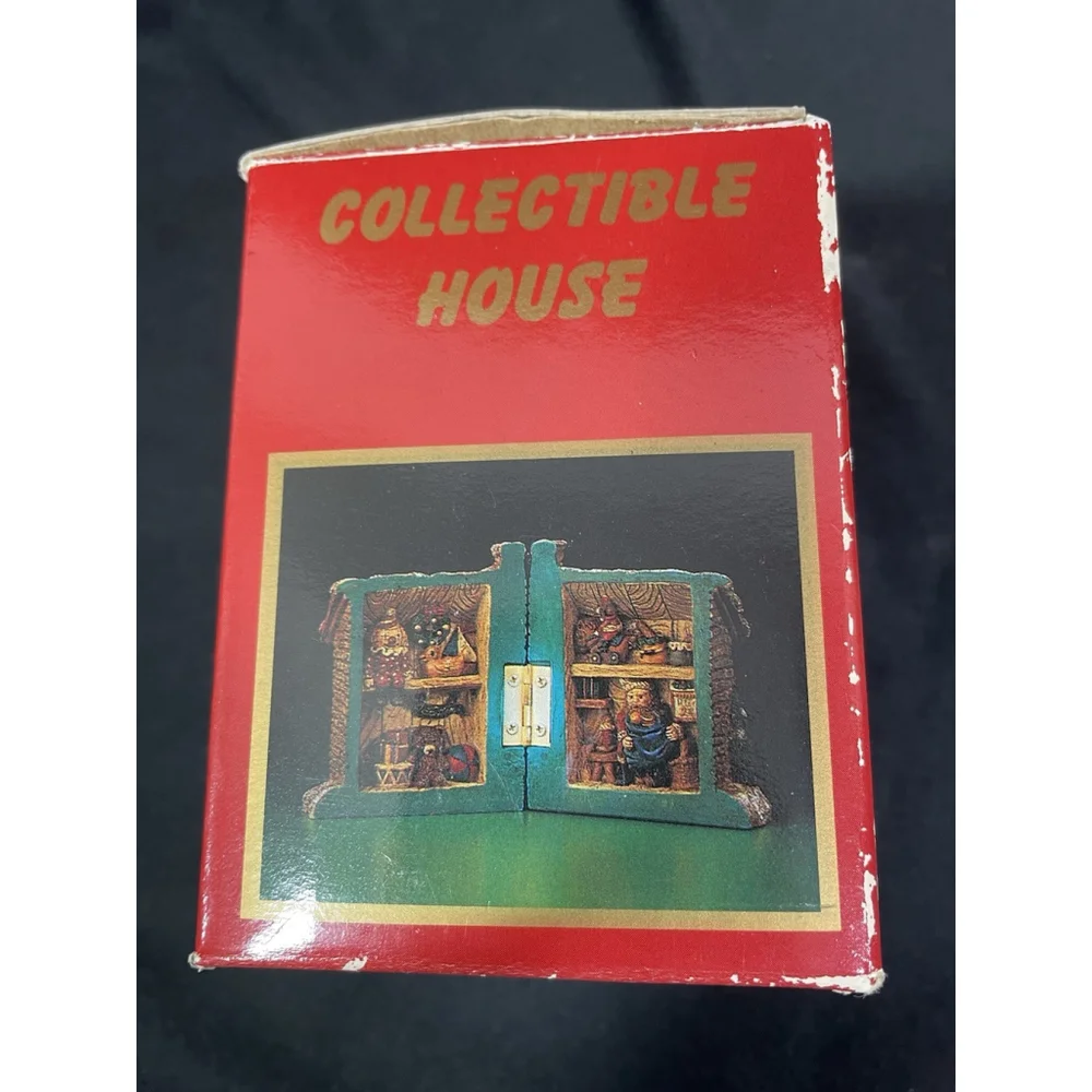Windsor Collection 25446 Resin Hinged Cottage Christmas Scene Santa Claus